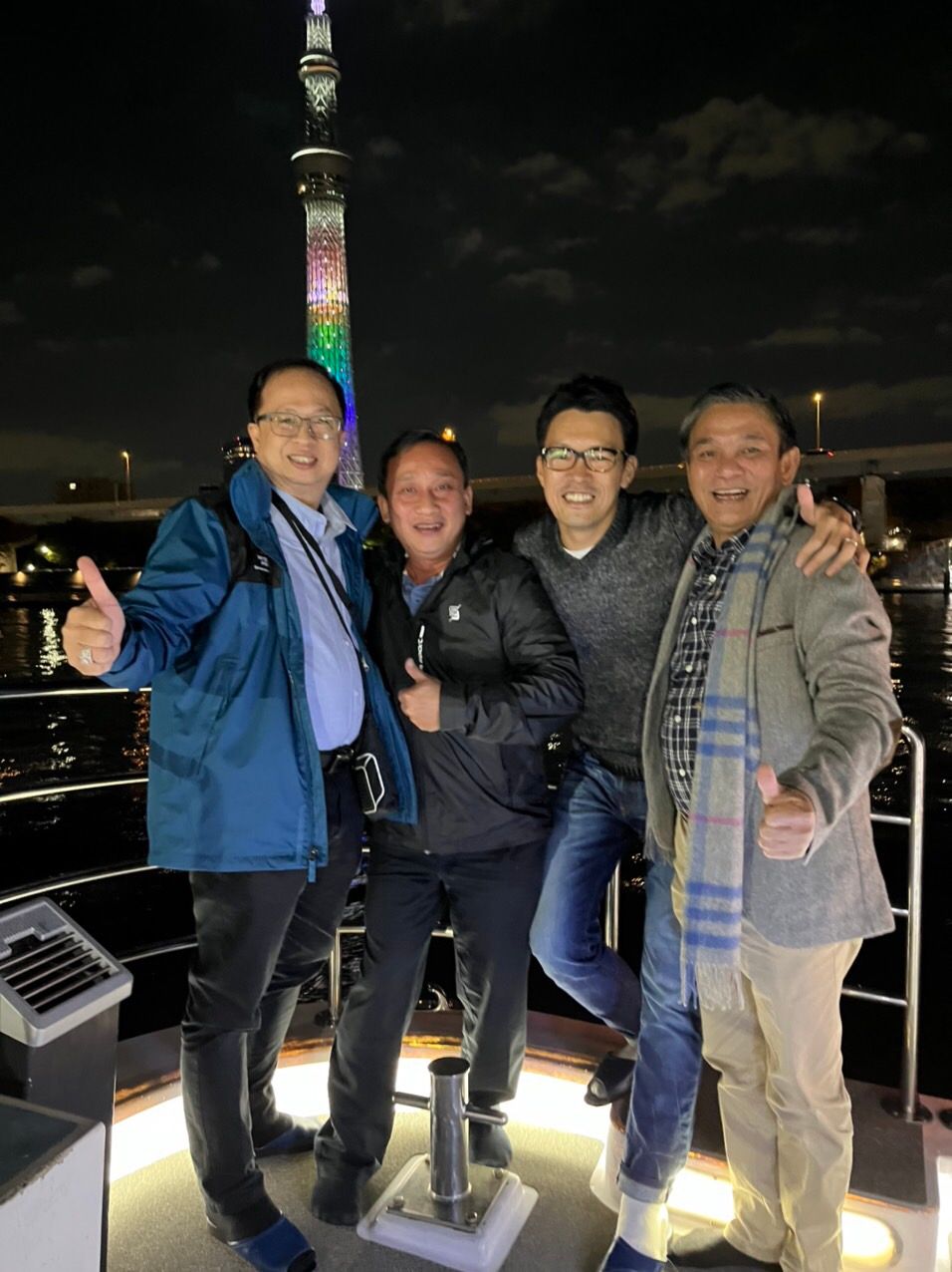 MMVの幹部やディーラーのオーナーと草野さん