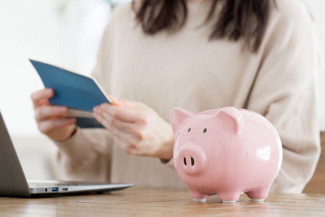 毎月いくらぐらい貯金していますか？　※画像はイメージです（mapo/stock.adobe.com）