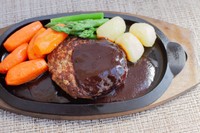 にんじんのグラッセは華やかな脇役※画像はイメージです（naomer/stock.adobe.com）