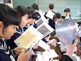 手作りのネコ型折り紙が人気　中学生の地域貢献プロジェクト