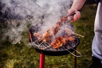 服についた煙の臭いってなかなか取れない…※画像はイメージです（Иванна Емельянова/stock.adobe.com）