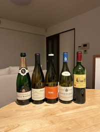 贅沢にボトルを開けて一人で飲むのが楽しみなのだそう／パパイヤの東京飯（@papaya_tokyodate）さん提供