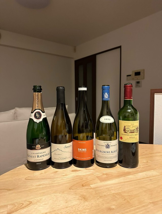 贅沢にボトルを開けて一人で飲むのが楽しみなのだそう／パパイヤの東京飯（@papaya_tokyodate）さん提供