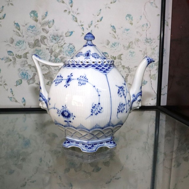 ロイヤルコペンハーゲンのティーポット