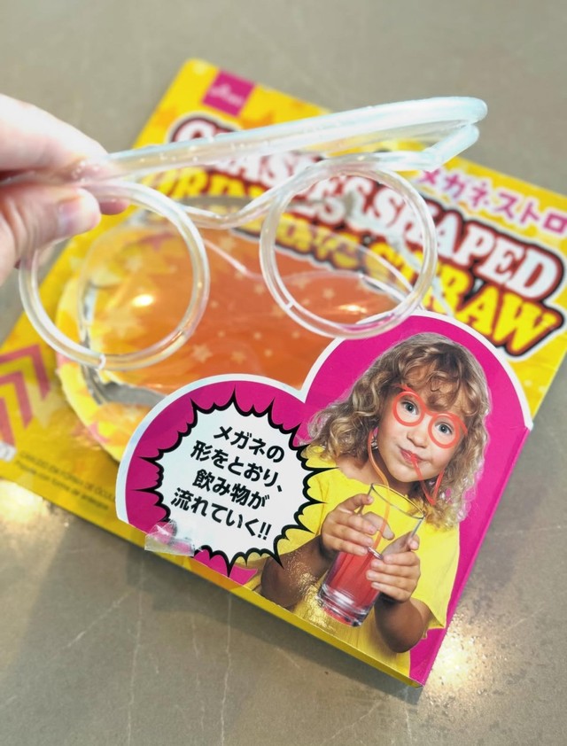 子どもたちと楽しみながら飲んだというメガネストロー／Shieさん（@shie.labo）提供