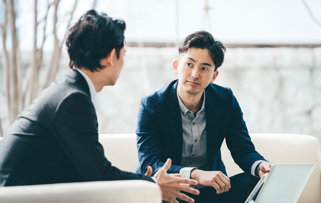 頼れる上司は部下の話を親身になって聞いてくれる※画像はイメージです（Trickster*/stock.adobe.com/）