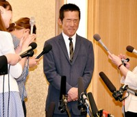 会見する三遊亭円楽さん＝2016年