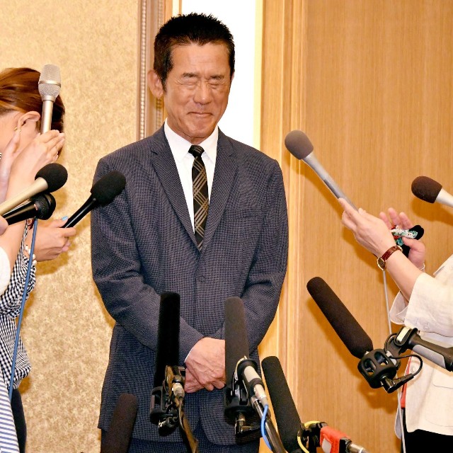 会見する三遊亭円楽さん＝2016年