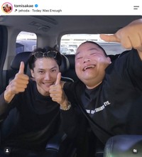 俳優オーム・タナパックさん（左）と富栄ドラムさん（ドラムさんの公式インスタグラムから）