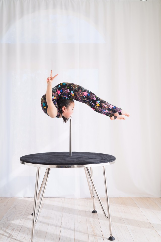 棒をくわえた口だけで後屈した身体を支える「マリネリベンド」又の名「ズゥブニク」／投稿主提供