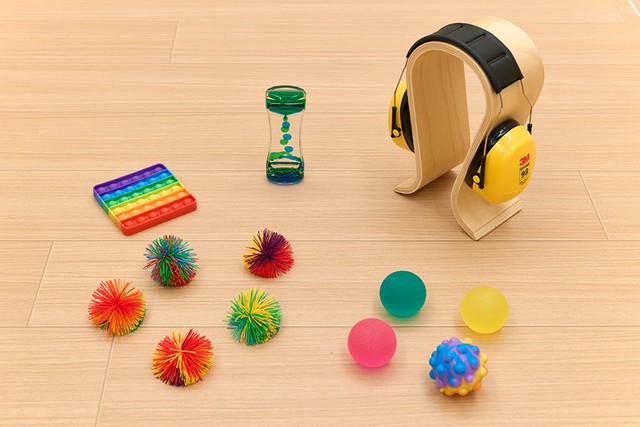 イアーマフのほか、心を落ち着けることを目的とした雑貨も（提供：九州国立博物館）