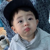 ご飯粒つけてどこ行くのかな！？（提供：@tototochan26さん）