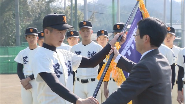 〈新型コロナ〉春のセンバツ　香川・尽誠学園に選抜旗　授与式はベンチ入りメンバーのみ参加