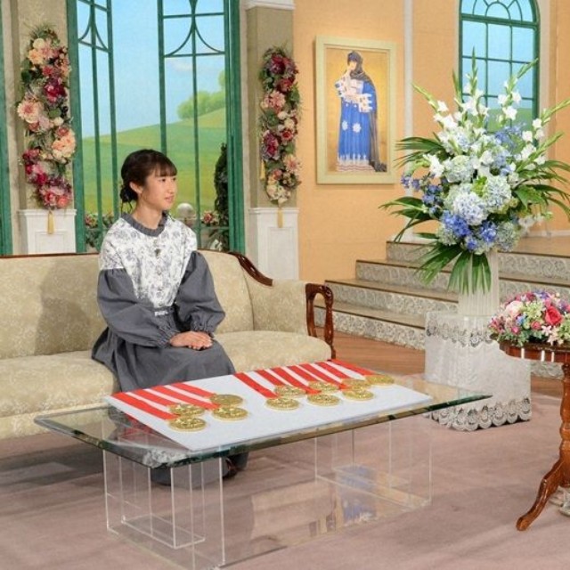 黒柳徹子さん（右）とトークを繰り広げる田中希実さん