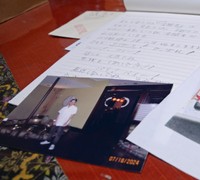 高士さんへ送る便箋と、高士さんから送られてきた写真
