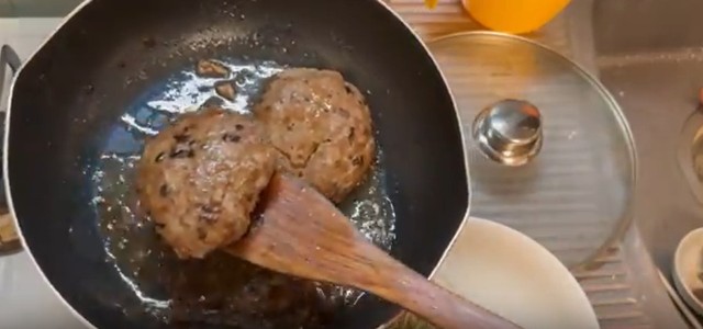 きれいに焼けたハンバーグ／投稿主さん提供
