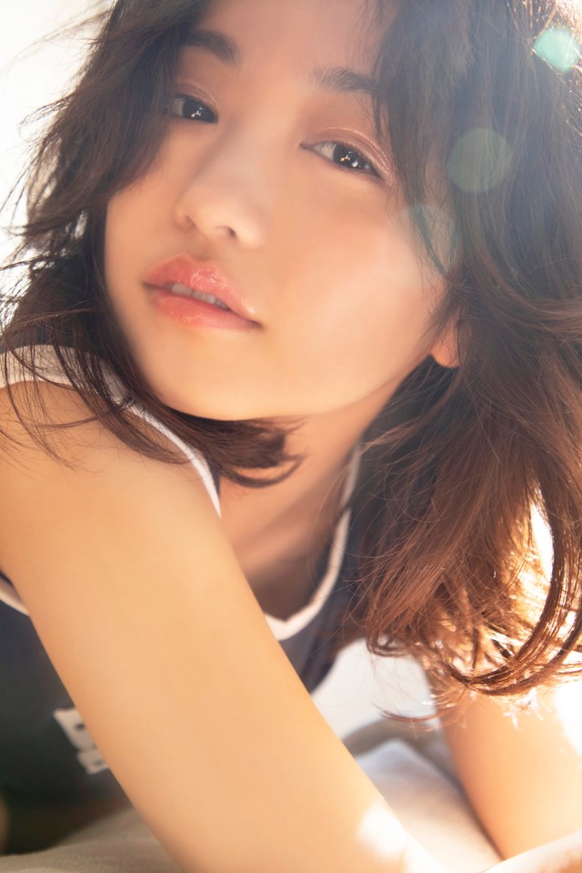 大原優乃、デビュー15周年写真集「√25」©二階堂ふみ／小学館