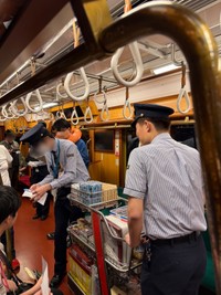 職員たちも楽しそう（乗り鉄パウエルさん提供）