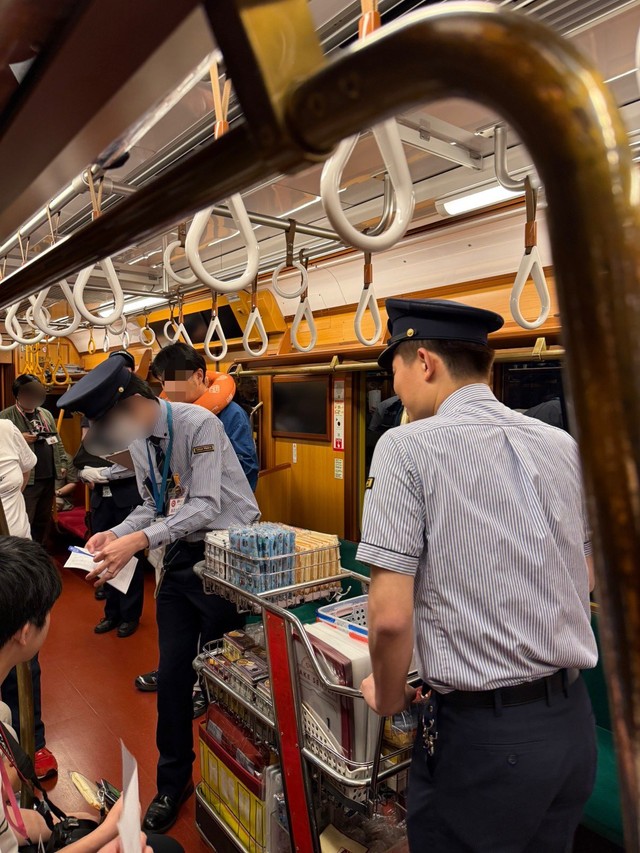 職員たちも楽しそう（乗り鉄パウエルさん提供）