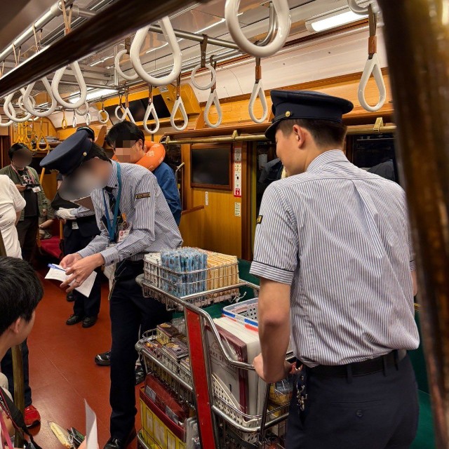 職員たちも楽しそう（乗り鉄パウエルさん提供）