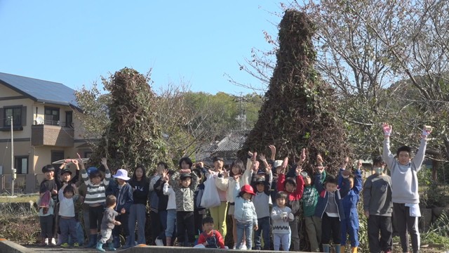 冬の風物詩「芋づるの塔」が完成　親子でサツマイモ収穫　香川
