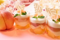 おすすめスイーツベスト3の「ピーチトライフル」（おやつタウン提供）