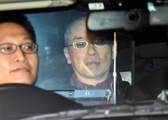 Intruder who left knives on desk of prince handed suspended term ...