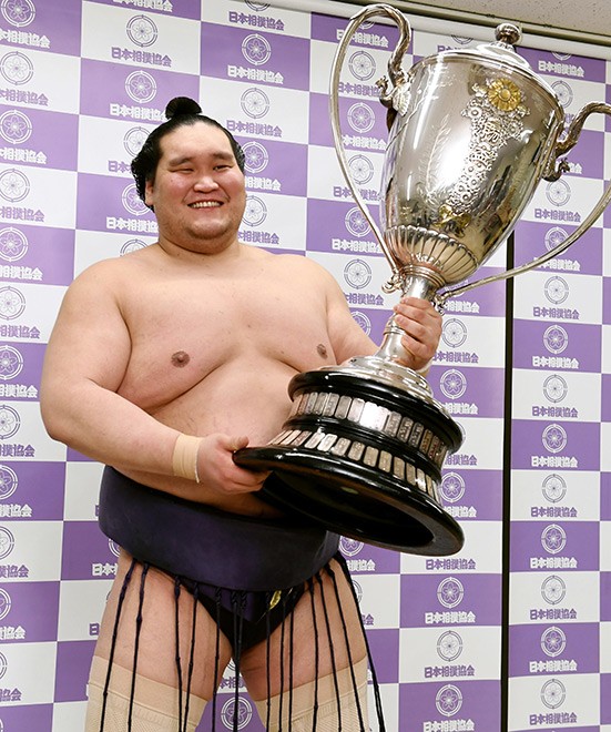 Terunofuji Powerlifting Training : r/Sumo