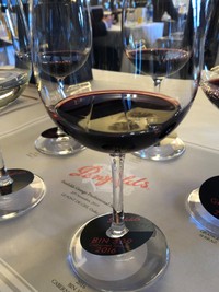 ペンフォールズの基礎を築いた名メーカー、マックス・シューバートの製法を受け継ぐ「BIN389」。記者にはキャラメルのような甘い香りが感じられました＝大阪市内