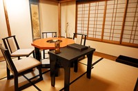 テーブル席の個室が多数用意されています