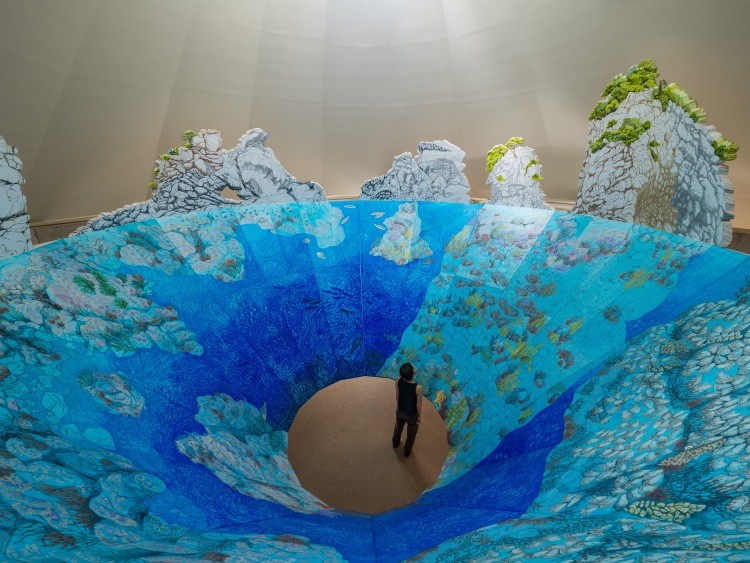 死を見て生を知る」駆け抜けたアーティスト康夏奈が描いた世界観：朝日