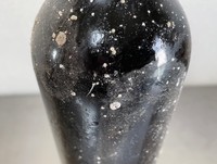 ワインボトルにはフジツボや石灰藻がそのままに！