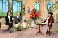「徹子の部屋」に出演する（左から）天海祐希、小日向文世、司会の黒柳徹子＝テレビ朝日提供