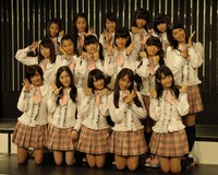 ＮＭＢ48卒業を発表したの瀧山あかね（中列右端）＝2011年