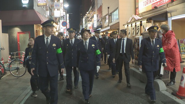 岡山市の繫華街をパトロールする工藤本部長　2025年12月