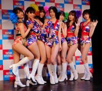 恵比寿★マスカッツの（左から）みひろ、吉澤友貴、神崎紗衣、市川まさみ、架乃ゆら、友田彩也香、辰巳シーナ2019年6月撮影