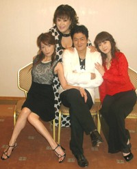 熱演を誓う（左から）マルシア、森公美子、陣内孝則、涼風真世＝2007年