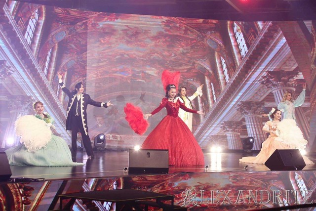 華やかさの中に気品を感じさせる演技