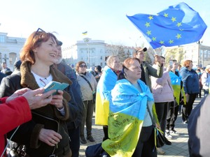 ロシア軍の占領続くウクライナ・ヘルソン州　拉致、略奪、偽りの住民投票…脱出民が証言