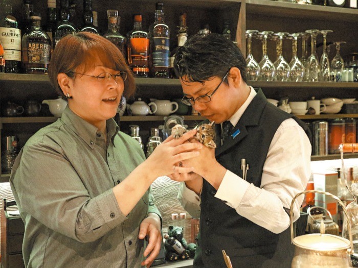 甘噛みを覚えた茶月。「すべてが愛おしくて」と井上さんご夫妻