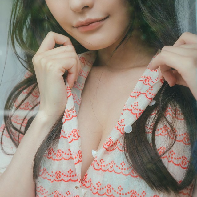 高崎かなみ（提供：週刊SPA!編集部　撮影：東京祐　ヘアメイク：花房みなみ　スタイリング：毛塚由恵）