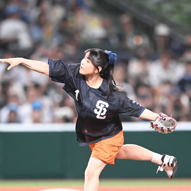 セレモニアルピッチを行った声優の新田恵海＝ベルーナドーム