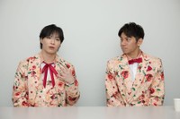 SHOW-WAの塩田将己（左）と山本佳志＝撮影・坂部計介