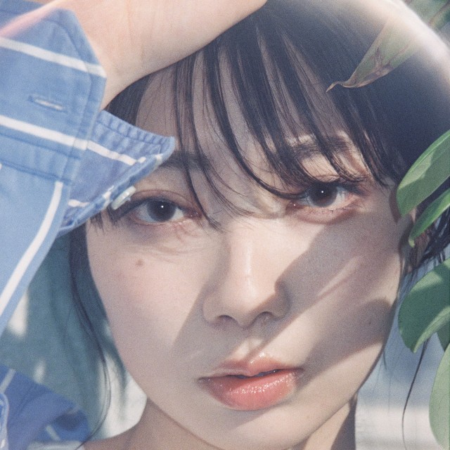蔦谷里華1st写真集「泥中の華」（玄光社）より＝撮影：松岡一哲