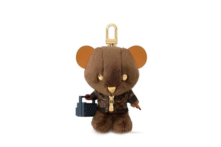 テディベア ルイ・ヴィトン新作】ランウェイルックをまとったバッグチャームが登場