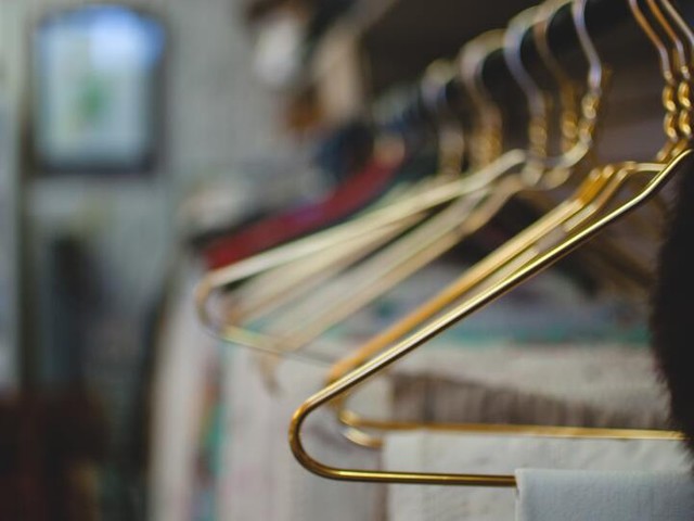 本物に触れ、秘密を探る旅。15万円のブラウスを纏ってみて見えた光