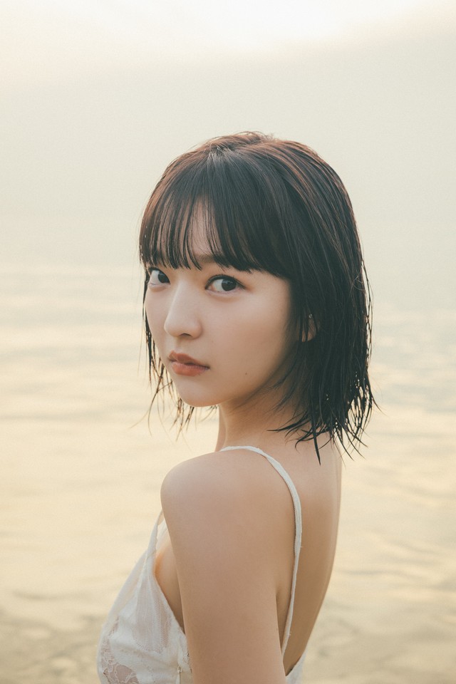 田中芽衣　水着 田中芽衣さん、ランジェリー姿で大胆露出 タテに割れた腹筋 芸能活動10年目を前に初写真集｜まいどなニュース