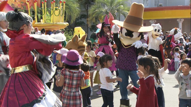 仮装キャラクターとダンスも　テーマパークでハロウィーンイベント　香川・丸亀市