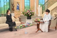22日放送の「徹子の部屋」に出演する仁科亜季子（左）と司会の黒柳徹子＝テレビ朝日提供
