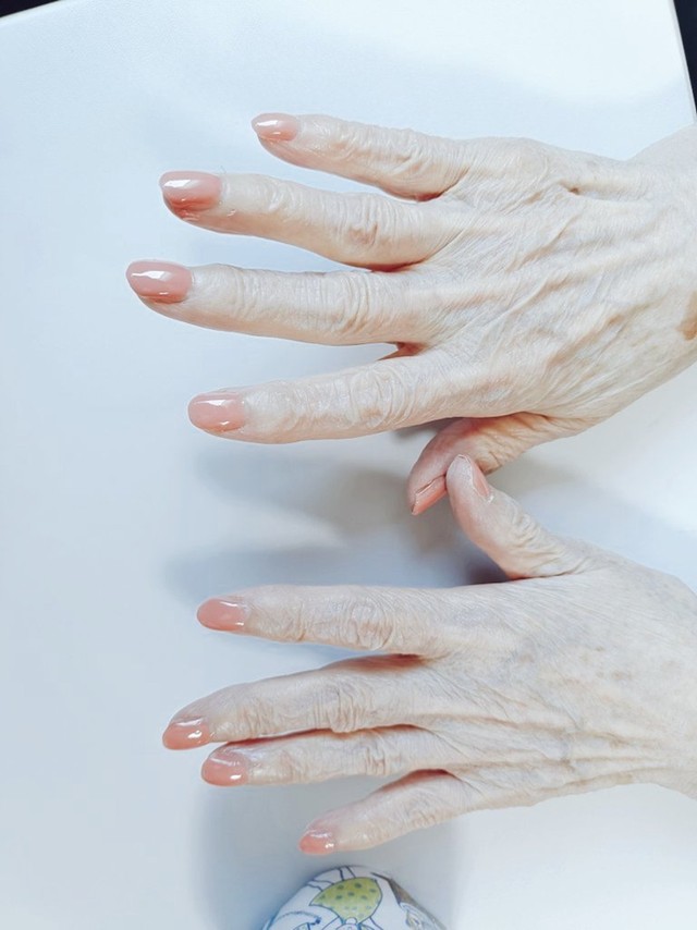 編集部に送られてきたもう1枚の写真、白魚のような手が美しいですね（画像提供：フジタさん）